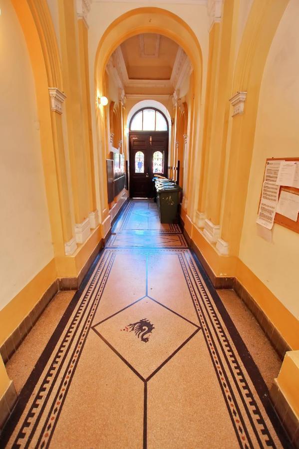 Gellerico Rooms At Rakoczi Square Budapest Bagian luar foto